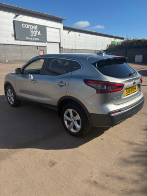 2018 Nissan Qashqai 1.2 Dig-T Acenta SUV 5dr Petrol Manual Euro 6 (s/s) (115 Ps) in Silver — image 3