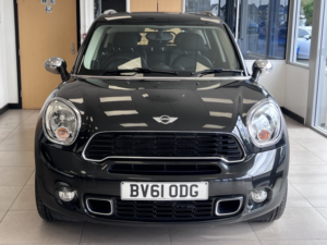 2011 MINI Countryman 1.6 Cooper S Countryman in Black — image 2