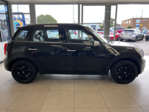2011 MINI Countryman 1.6 Cooper S Countryman in Black — image 4