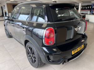 2011 MINI Countryman 1.6 Cooper S Countryman in Black — image 6
