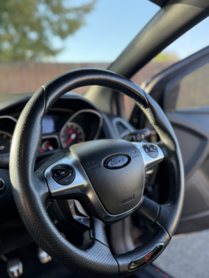 2013 Ford Focus 2.0 T Ecoboost St-3 in Black — image 4
