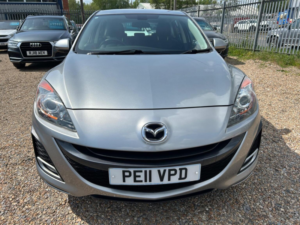 2011 Mazda Mazda3 1.6 Takuya Euro 5 5dr in Silver — image 2