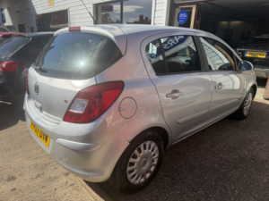 2007 Vauxhall Corsa 1.2 I 16v Design in Silver — image 4