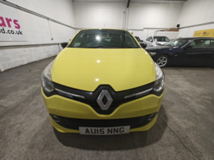 2015 Renault Clio 1.2 Dynamique Medianav 1.2 16v 75 in Yellow — image 3