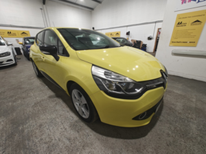 2015 Renault Clio 1.2 Dynamique Medianav 1.2 16v 75 in Yellow — image 4
