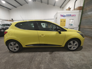 2015 Renault Clio 1.2 Dynamique Medianav 1.2 16v 75 in Yellow — image 5