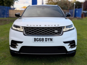 2018 Land Rover Range Rover Velar 2.0 D180 R-Dynamic Hse Auto 4WD Euro 6 (s/s) 5dr in White — image 4