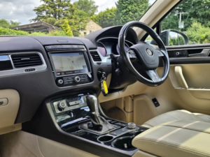 2015 Volkswagen Touareg 3.0 Tdi V6 Bluemotion Tech R-Line SUV 5dr Diesel Tiptronic 4WD Euro 6 (s/s) (262 Ps) in Black — image 3