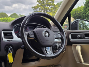 2015 Volkswagen Touareg 3.0 Tdi V6 Bluemotion Tech R-Line SUV 5dr Diesel Tiptronic 4WD Euro 6 (s/s) (262 Ps) in Black — image 6