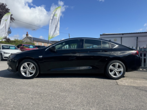 2019 Vauxhall Insignia 1.6 Turbo D Blueinjection Sri Nav in Black — image 2