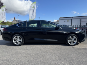 2019 Vauxhall Insignia 1.6 Turbo D Blueinjection Sri Nav in Black — image 6