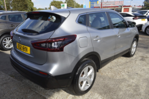 2020 Nissan Qashqai 1.3 Dig-T Acenta Premium in Silver — image 2