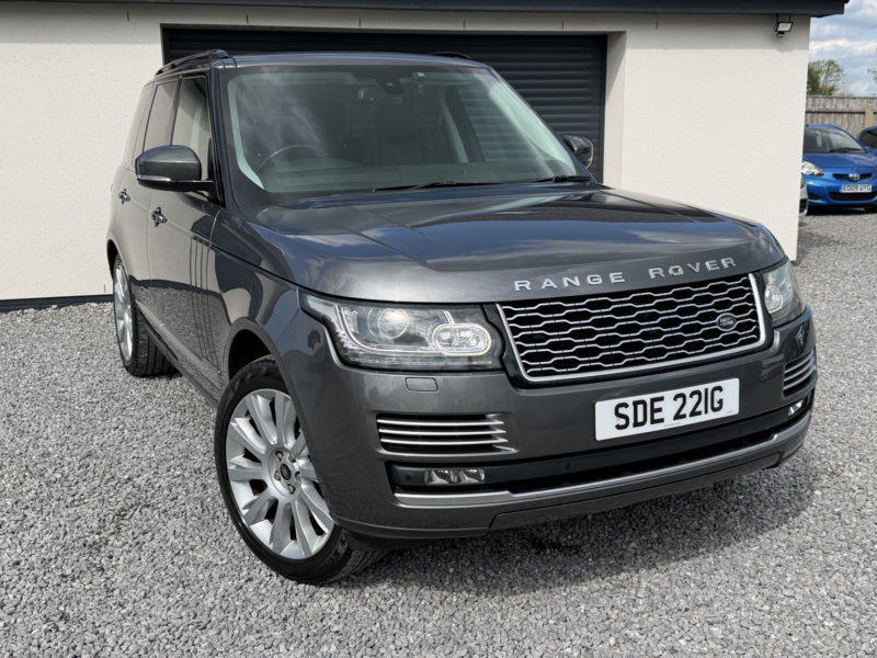 2014 Land Rover Range Rover 4.4 Sd V8 Vogue Se in Grey — image 1