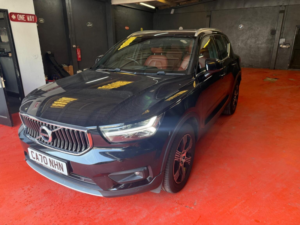 2020 Volvo Xc40 2.0 B4 Mhev Inscription Auto Euro 6 (s/s) 5dr in Black — image 3