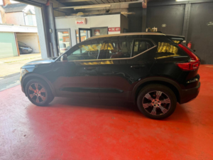 2020 Volvo Xc40 2.0 B4 Mhev Inscription Auto Euro 6 (s/s) 5dr in Black — image 4