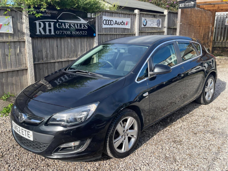 2012 Vauxhall Astra 2.0 Cdti Sri Auto Euro 5 5dr in Black — image 1