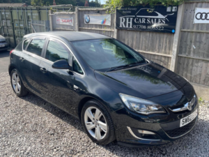 2012 Vauxhall Astra 2.0 Cdti Sri Auto Euro 5 5dr in Black — image 2