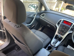 2012 Vauxhall Astra 2.0 Cdti Sri Auto Euro 5 5dr in Black — image 3