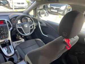 2012 Vauxhall Astra 2.0 Cdti Sri Auto Euro 5 5dr in Black — image 5
