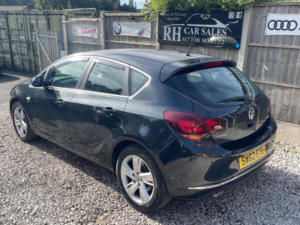 2012 Vauxhall Astra 2.0 Cdti Sri Auto Euro 5 5dr in Black — image 6