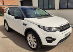 2015 Land Rover Discovery Sport 2.2 Sd4 Se Tech in White — image 2