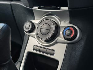 2010 Ford Fiesta 1.6 S1600 Hatchback 3dr Petrol Manual (134 G/km, 118 Bhp) in Blue — image 6