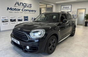 2017 MINI Countryman 2.0 Cooper D SUV 5dr Diesel Manual Euro 6 (s/s) (150 Ps) in Black — image 2