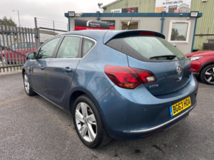 2013 Vauxhall Astra 1.6 16v Sri Auto Euro 5 5dr in Blue — image 4