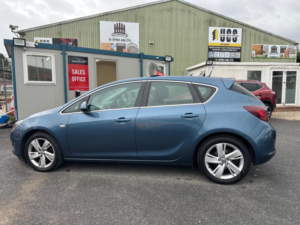 2013 Vauxhall Astra 1.6 16v Sri Auto Euro 5 5dr in Blue — image 5
