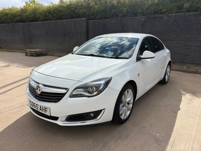 2015 Vauxhall Insignia 1.6 Cdti Ecoflex Sri Hatchback 5dr Diesel Manual Euro 6 (s/s) (136 Ps) in White — image 1