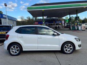2011 Volkswagen Polo 1.2 Moda Euro 5 5dr in White — image 3