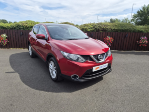 2014 Nissan Qashqai 1.2 Dig-T Acenta Premium in Red — image 2