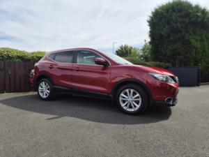 2014 Nissan Qashqai 1.2 Dig-T Acenta Premium in Red — image 3