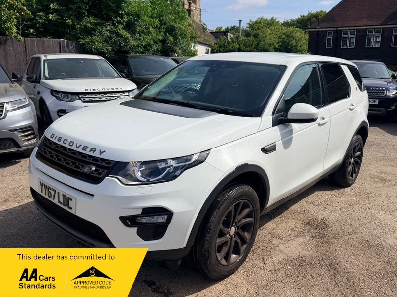2017 Land Rover Discovery Sport Td4 Se Tech in White — image 1