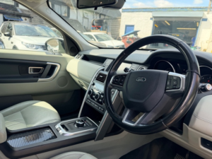 2017 Land Rover Discovery Sport Td4 Se Tech in White — image 2