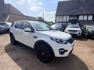 2017 Land Rover Discovery Sport Td4 Se Tech in White — image 3