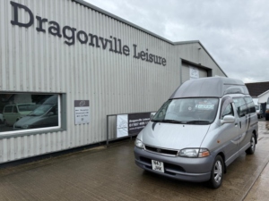 1996 Toyota Granvia Camper Van 3.0td Automatic Pro Conversion in Silver — image 3