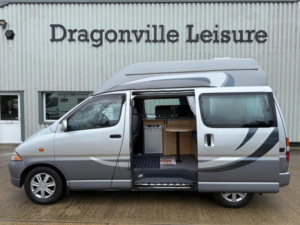 1996 Toyota Granvia Camper Van 3.0td Automatic Pro Conversion in Silver — image 4