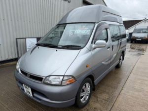 1996 Toyota Granvia Camper Van 3.0td Automatic Pro Conversion in Silver — image 5