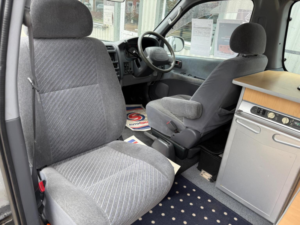 1996 Toyota Granvia Camper Van 3.0td Automatic Pro Conversion in Silver — image 6