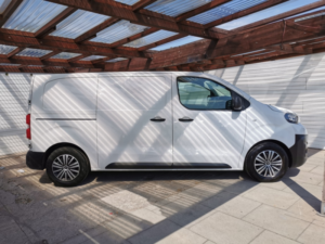 2022 Peugeot E-Expert E-Expert Professional Standard 75kwh Auto in White — image 4