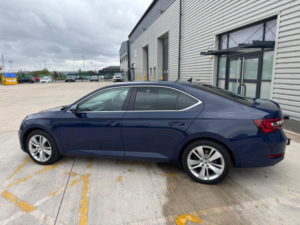2017 Skoda Superb 2.0 Tdi Se L Executive 4WD Euro 6 (s/s) 5dr in Blue — image 3