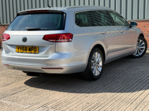 2019 Volkswagen Passat 2.0 Tdi Se Business Euro 6 (s/s) 5dr in Silver — image 4