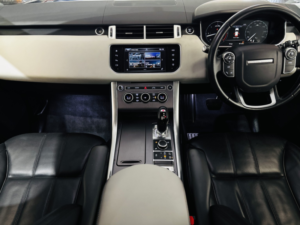 2015 Land Rover Range Rover Sport 3.0 Sd V6 Hse in Red — image 2