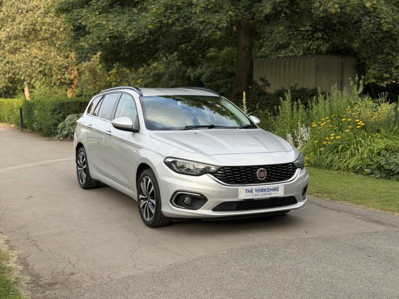 2017 Fiat Tipo 1.6 Tipo Station Wagon 1.6 Multijet 120hp Lounge in Grey — image 1