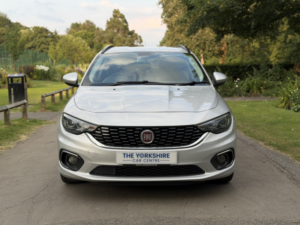 2017 Fiat Tipo 1.6 Tipo Station Wagon 1.6 Multijet 120hp Lounge in Grey — image 2