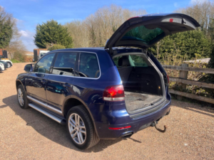2009 Volkswagen Touareg 2.5 Tdi Dpf Altitude 5dr in Blue — image 6