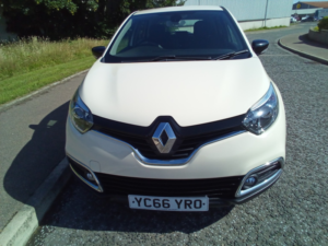 2016 Renault Captur Expression+ 1.5 Dci 90 in Cream — image 2