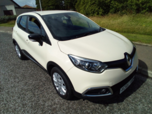 2016 Renault Captur Expression+ 1.5 Dci 90 in Cream — image 3