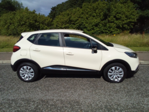 2016 Renault Captur Expression+ 1.5 Dci 90 in Cream — image 4